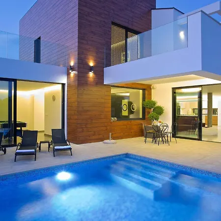 Aria *
